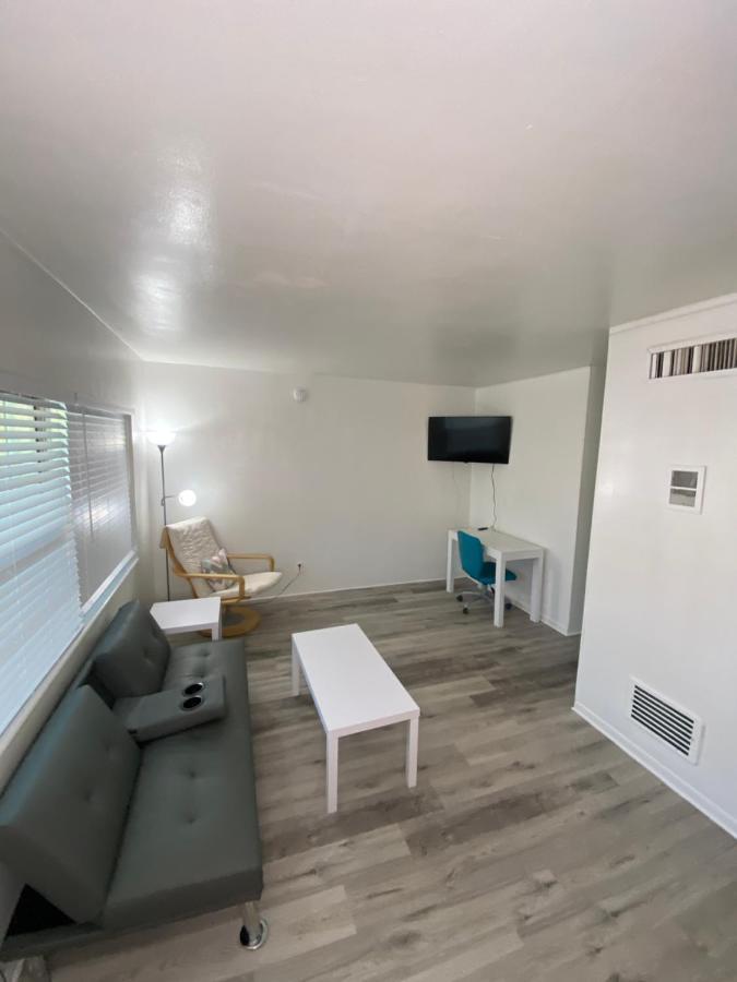 Uptown Inn & Suites St. Petersburg Eksteriør bilde