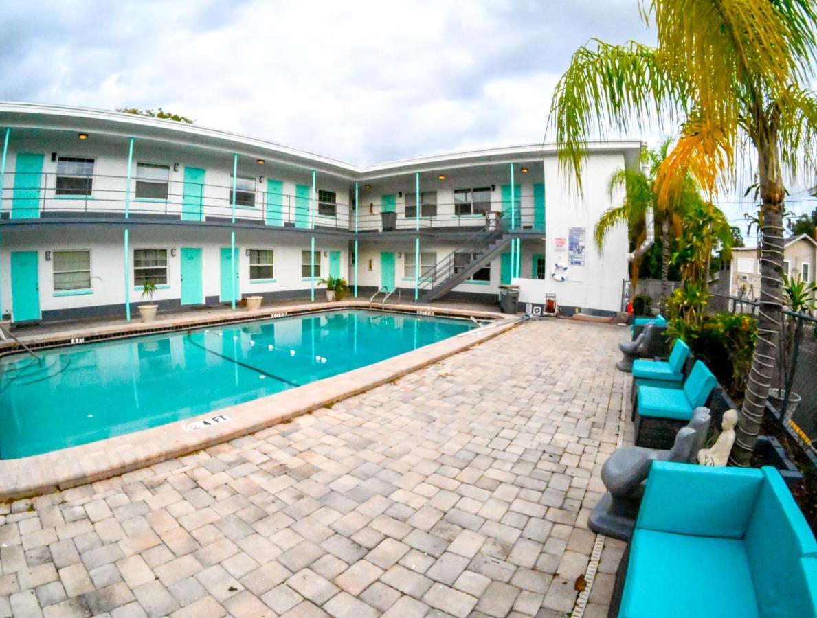Uptown Inn & Suites St. Petersburg Eksteriør bilde