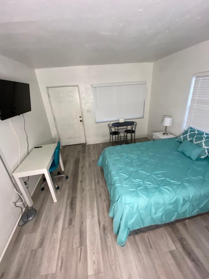 Uptown Inn & Suites St. Petersburg Eksteriør bilde
