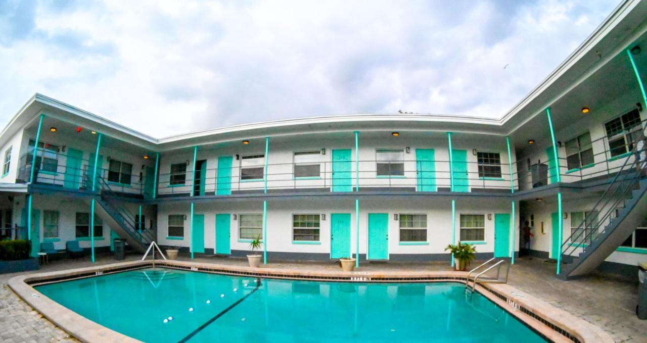 Uptown Inn & Suites St. Petersburg Eksteriør bilde